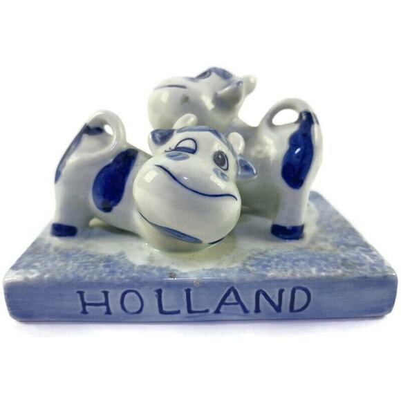 Delft Blue Holland Playful Cows Figurine Hand Painted 2.5" x 4" x 2.5" - Picture 1 of 7